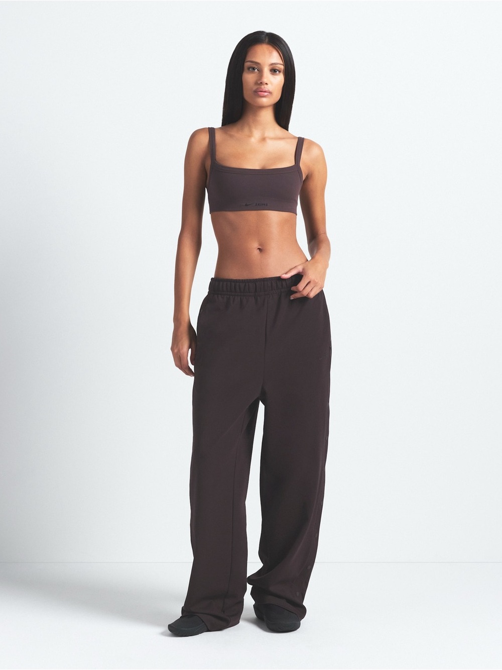 NikeSKIMS Matte Tricot
Women's Side-Snap Pants color dark roast
